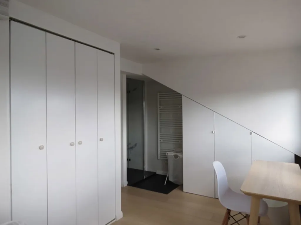 Chambres - Duplex Meublé et Lumineux à Ixelles