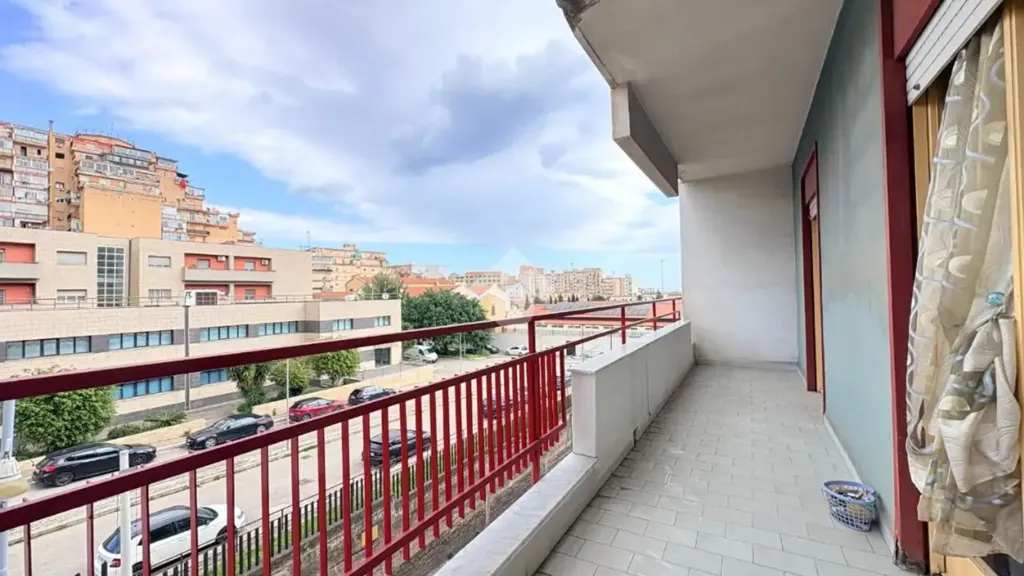 Balcon - 4-Bedroom Apartment with Balcony in Palermo