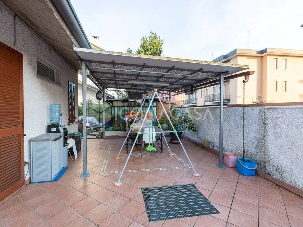 Terrass - Luxury Villa with Garden in Brugherio