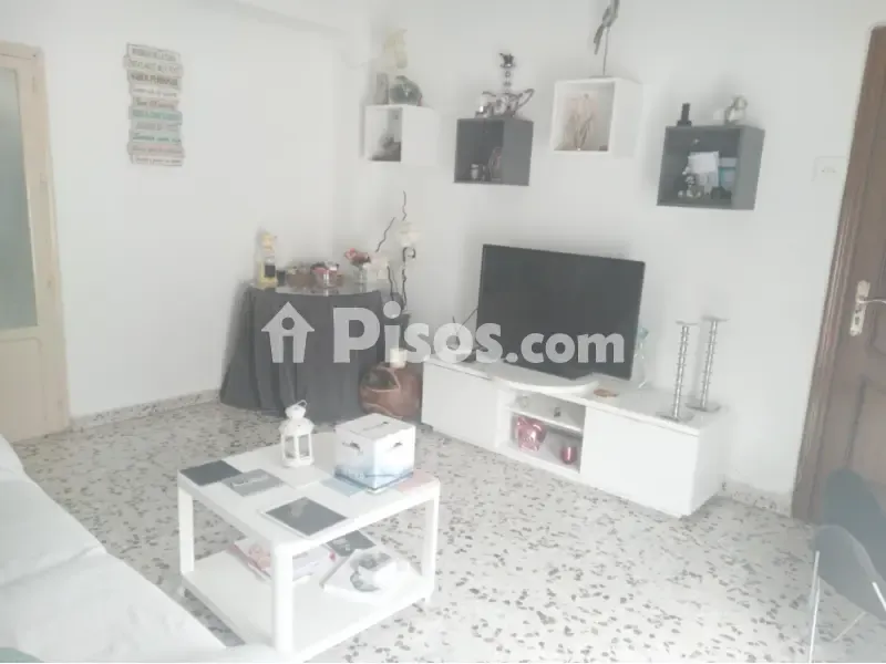 Elutuba - Corner Flat with Balcony in Algeciras