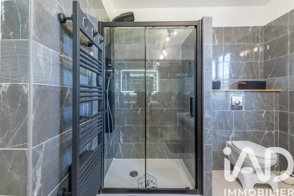 Salles de bain - Villa Rénovée avec Jardin à Thionville