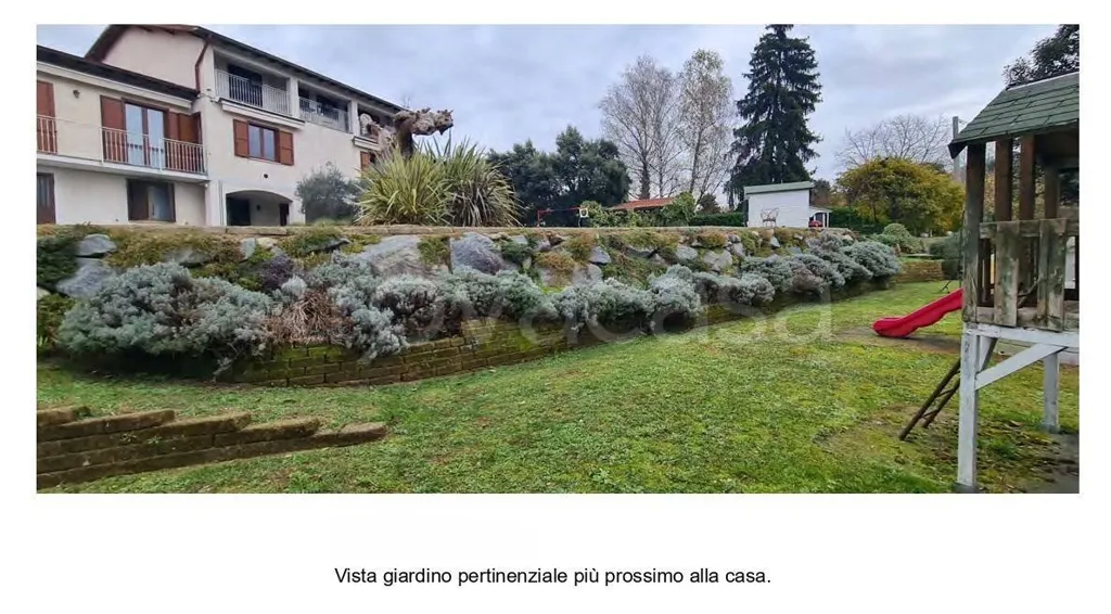 Jardin - Auctioned Rustic Apartment with Balcony in Imbersago