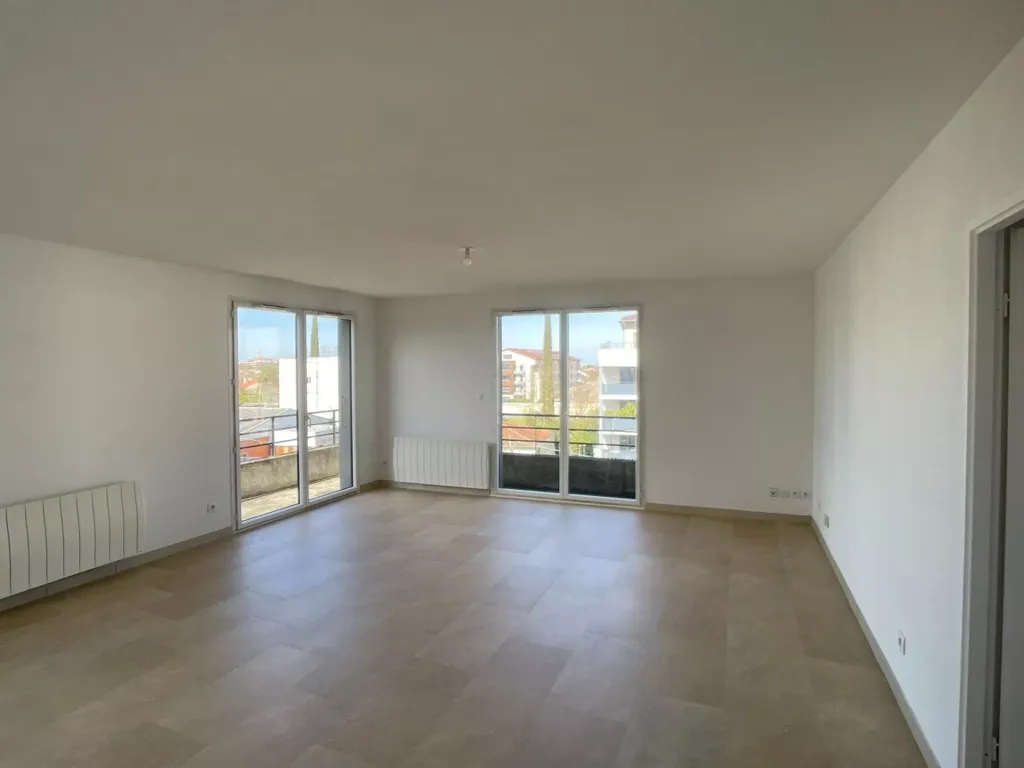 Pièces - Appartement Rénové avec Balcon à Blagnac