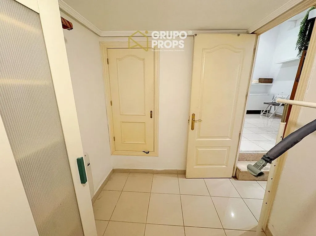 Entrée - Duplex with Patio in Palacio, Madrid