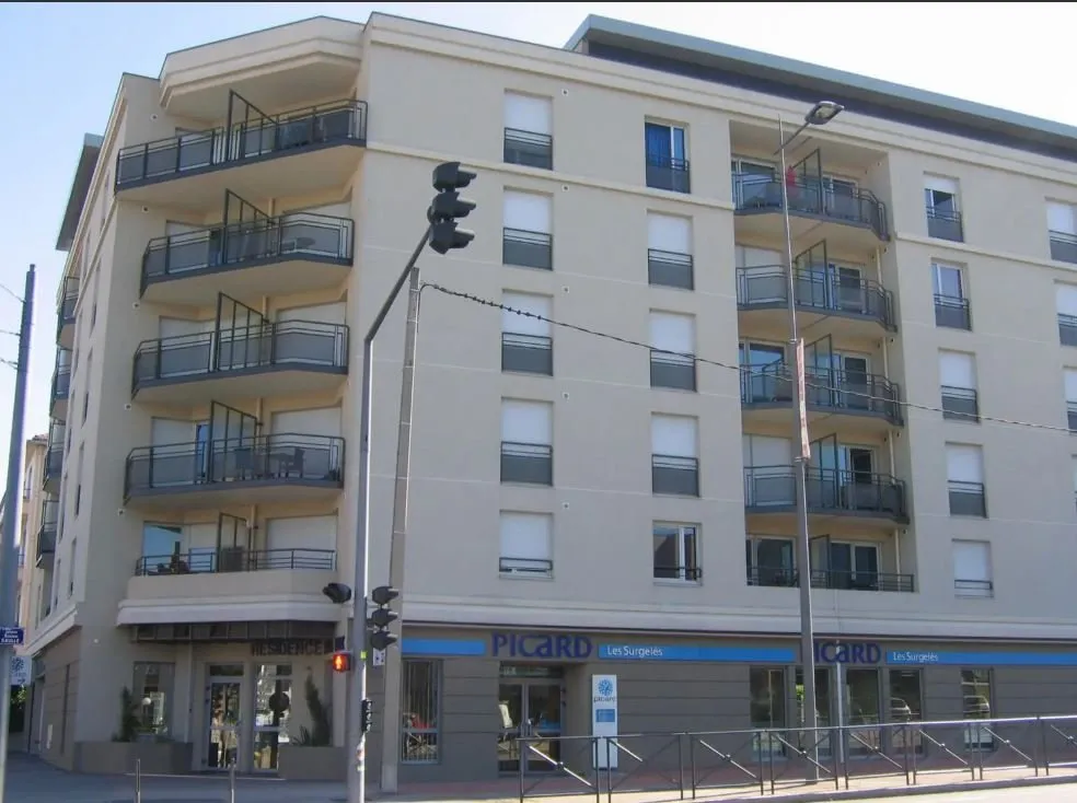 Extérieur - Appartement Meublé avec Loggia à Bron