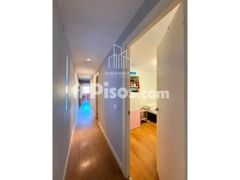 Esik - Student Flat with Balcony in Avenida de Mirat