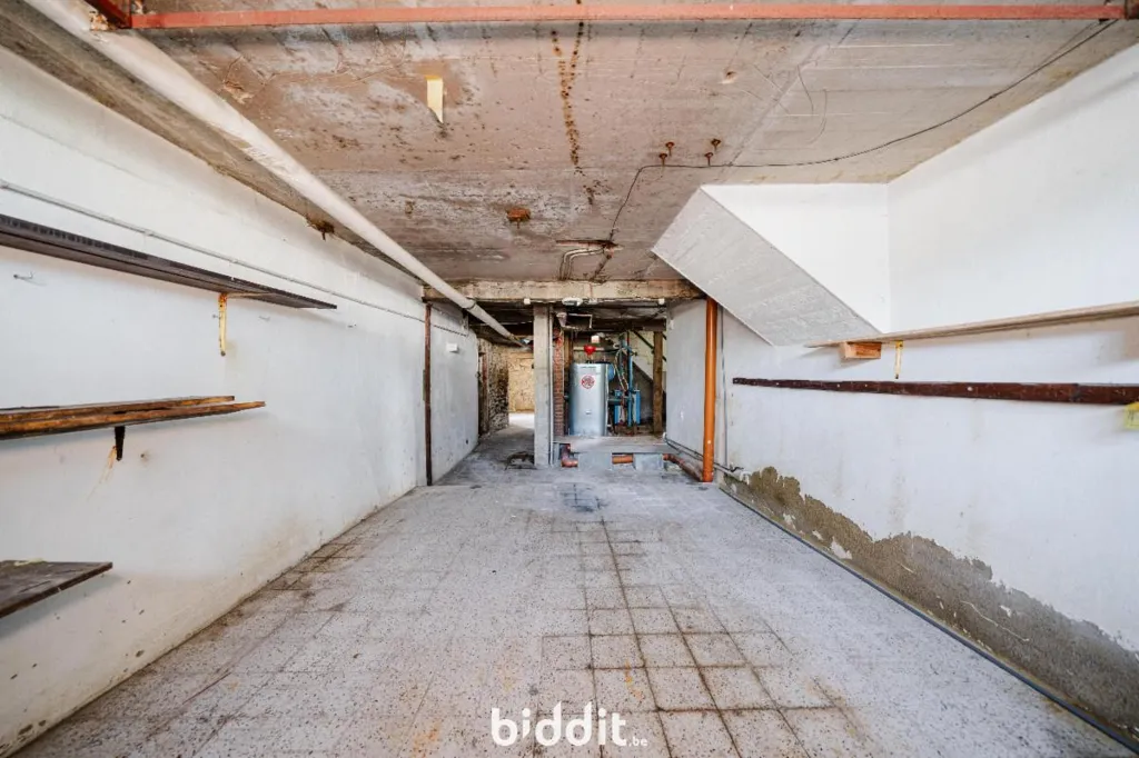 Garaaž - Renovable Building with Garden in Amblève