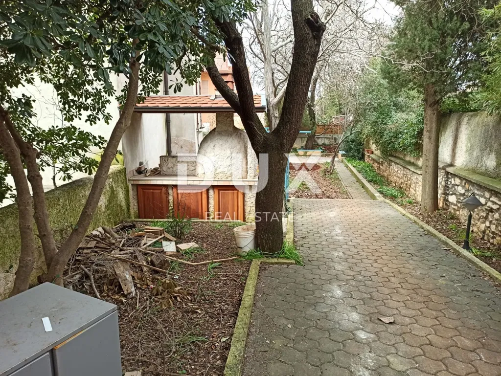Jardin - Austro-Hungarian Villa for Renovation near Pula