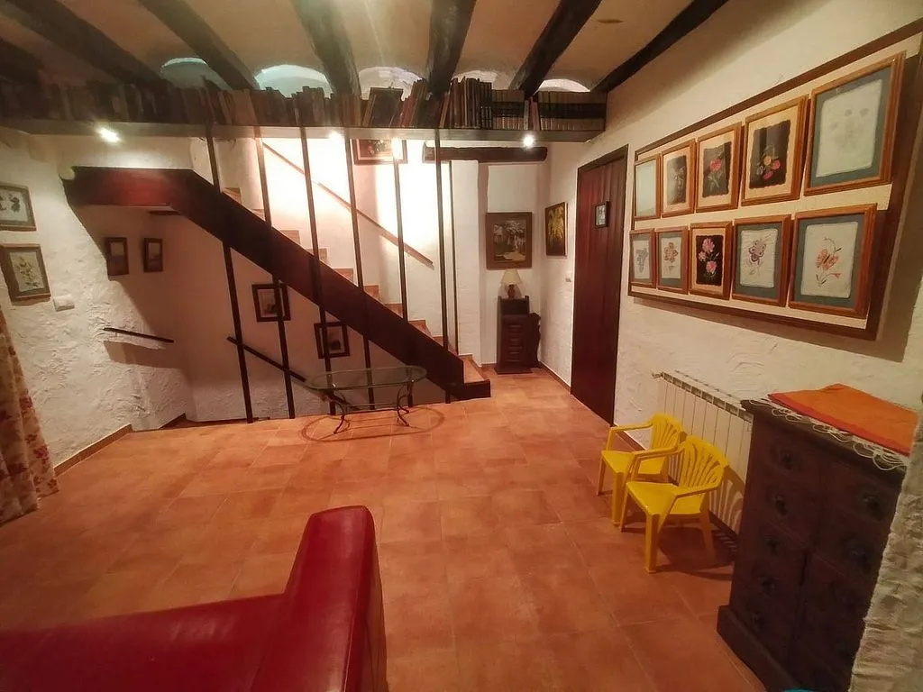 Elutuba - Sunny Terraced House with Views in Cubells