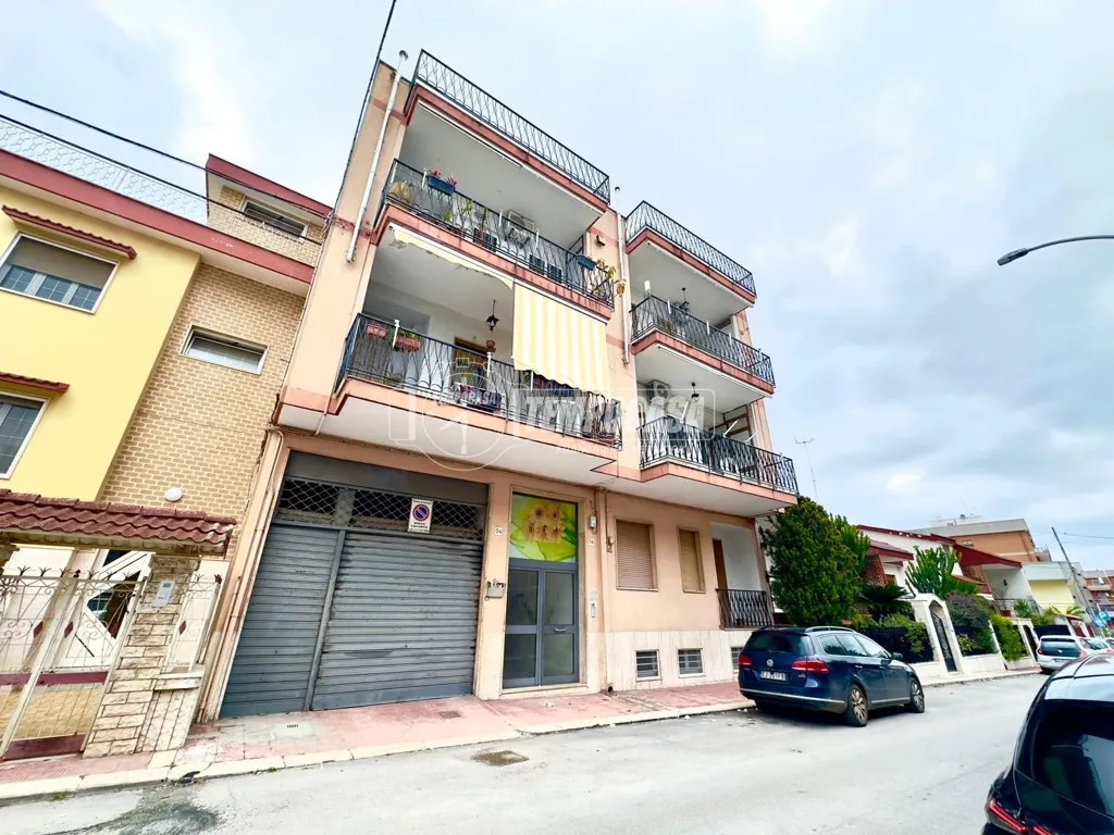 Extérieur - Three-Bedroom Flat with Patio in Valenzano