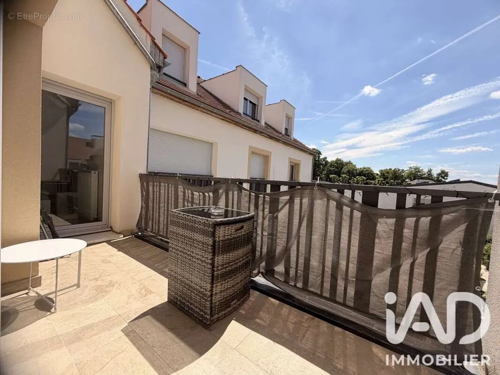 Rõdu - Modern Flat with Balcony in Villeron