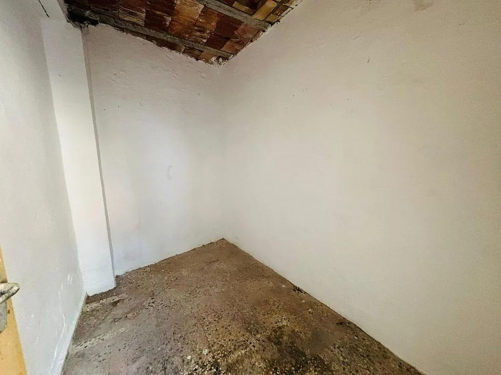 Pièces - Semi-detached House for Renovation in Calicasas