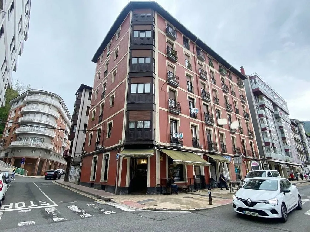 Esterno - Reformed Flat with Large Windows in Urkizu