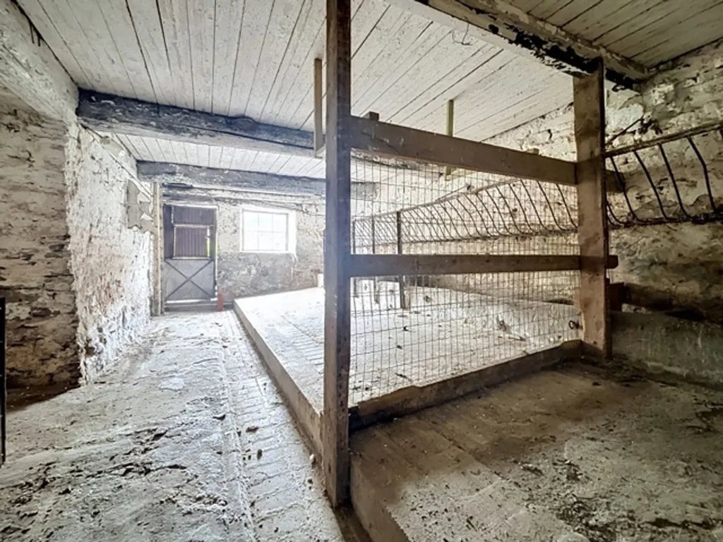 Rooms - Historic Barn to Renovate in Esneux