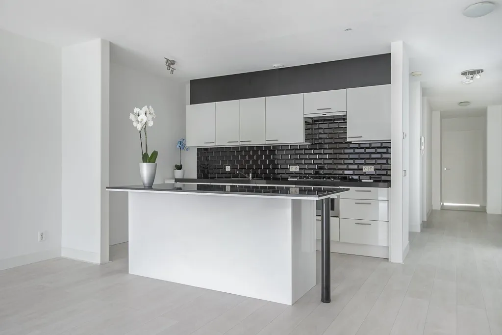 Kitchen - Stylish 3-Bedroom Apartment in Hoofddorp