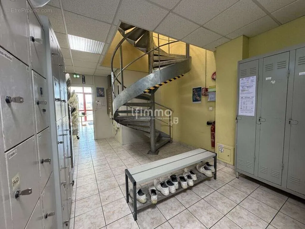 hallway_entrance