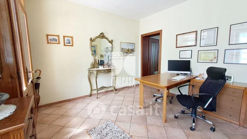 Bureau - Rustic Farmhouse with Garden in Roverbella