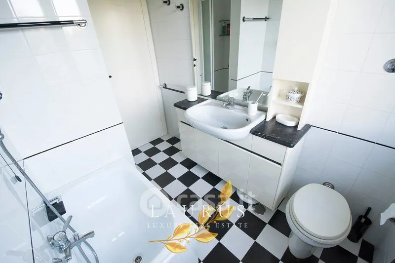 Salles de bain - Penthouse with Sea View in Viareggio