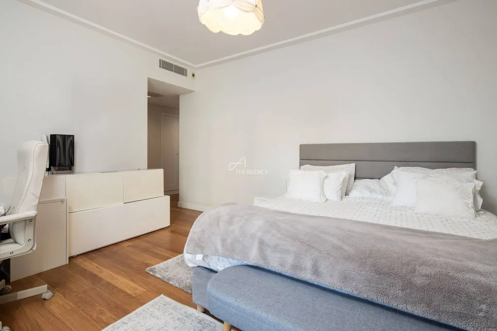 Bedrooms - Luxury Flat with Balcony in Lapa, Lisbon