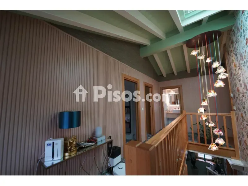 Pièces - Chalet with Traditional Architecture in Cudón