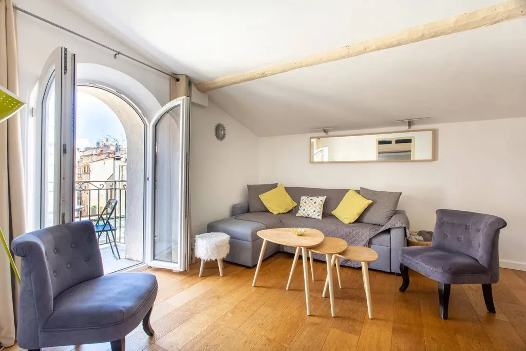 Séjour - Ensemble d'Appartements Rénovés à Antibes