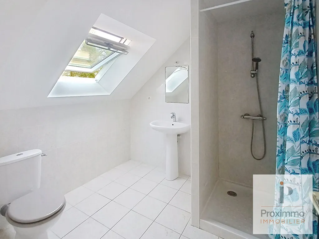 Salles de bain - Maison avec Garage et Jardin à Carentoir