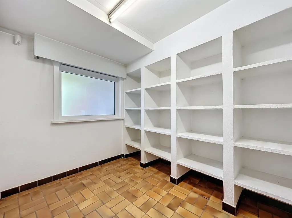 Studio - Mixed-Use Building with Retail Space in Vrasene