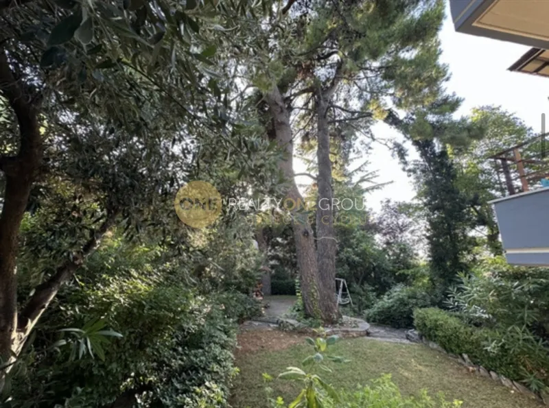 Jardin - Modernised Mezzanine in Dionysos Centre