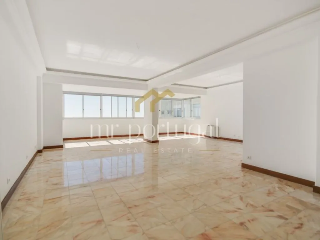 Pièces - Luxury Flat with River Views in Restelo, Lisbon