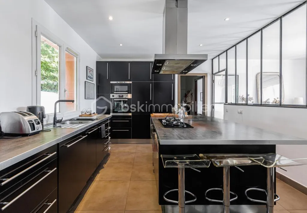 Cucina - Architect-Designed Bastide with Sea View near Antibes