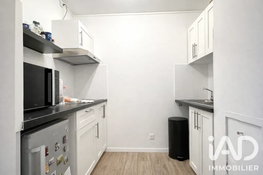 Cocina - Renovated Studio with Balcony in Aubervilliers
