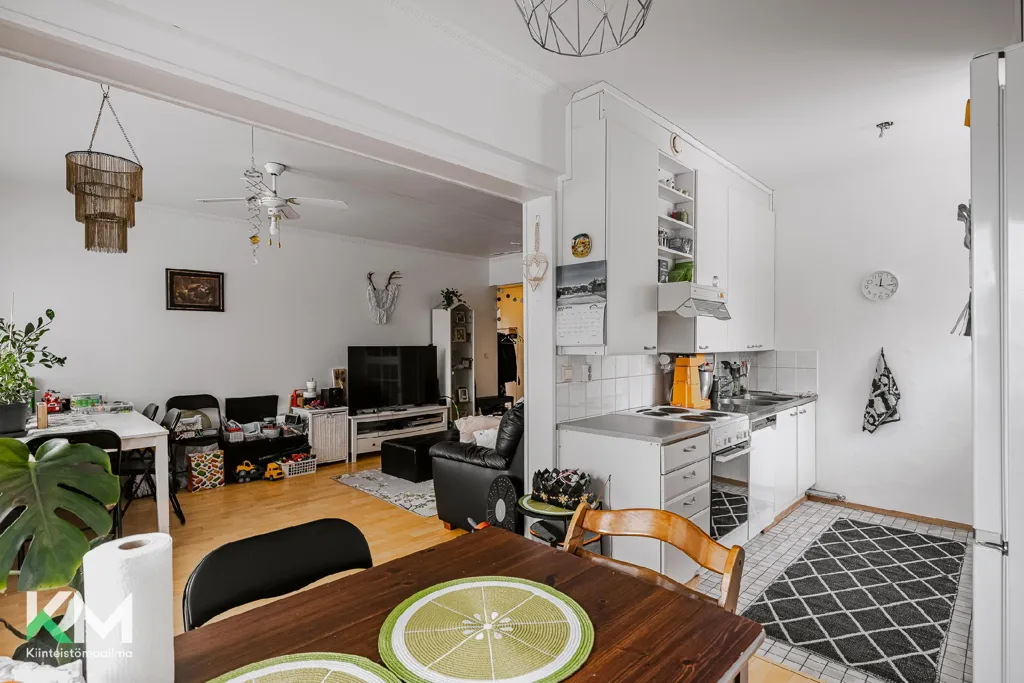 Salle à manger - Apartment with South-Facing Balcony in Nurmo