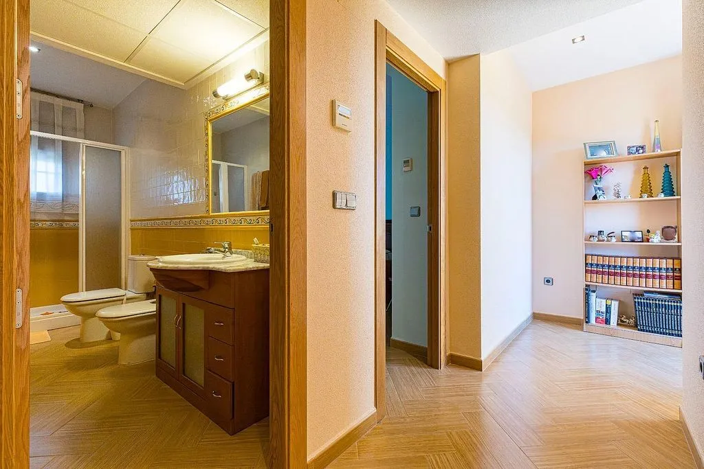 Bathrooms - Chalet with Andalusian Patio in Barriomar