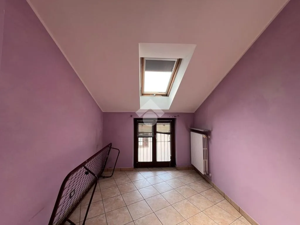 Pièces - 3-Bedroom Apartment with Garage in Revello