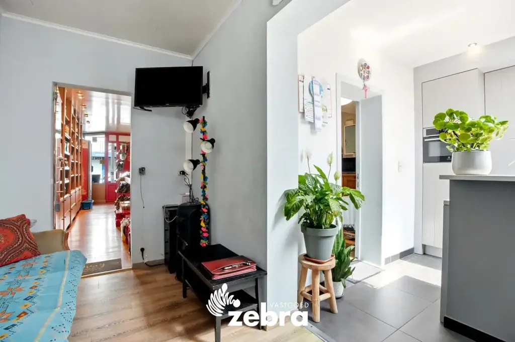 Elutuba - Mixed-Use Property with Garage in Sint-Kruis