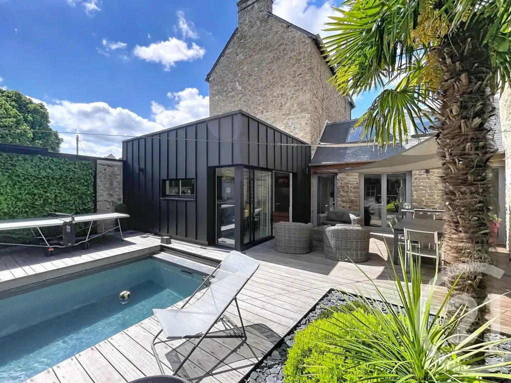 Bassein - Character House with Pool in Dinan