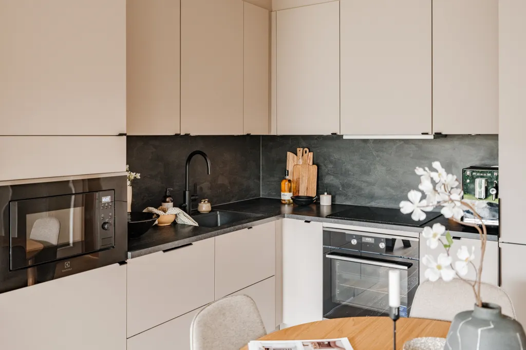 Kitchen - 3-Bedroom Apartment with Garden Access in Oslo
