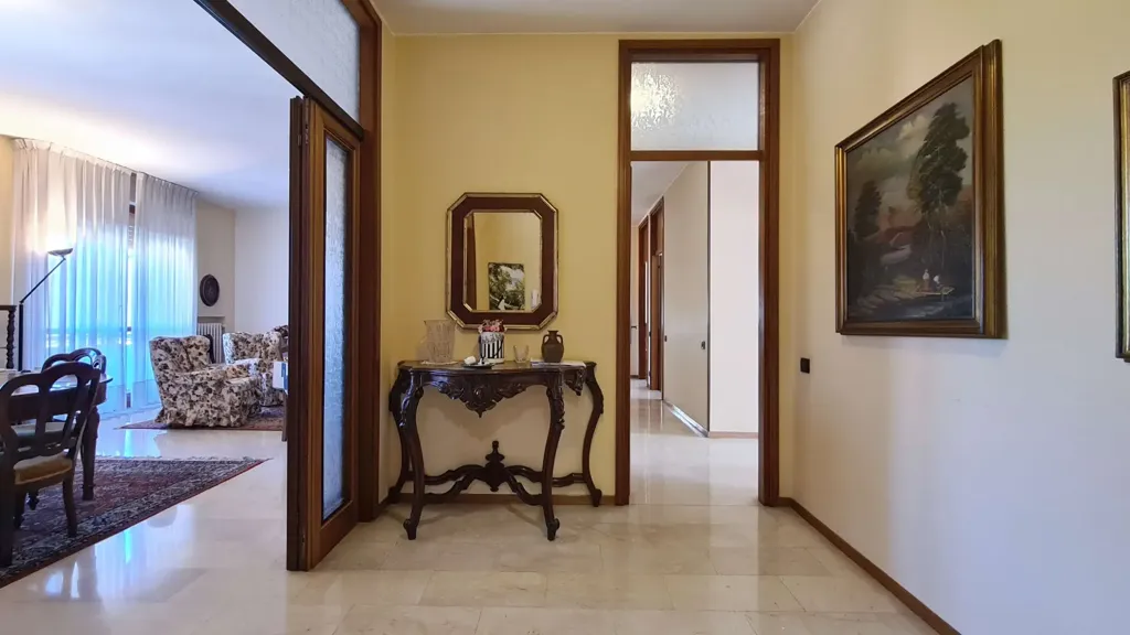 Entrée - Apartment with Balcony in Modena