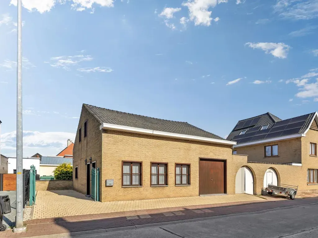 Esterno - House with Garage in Zandbergen