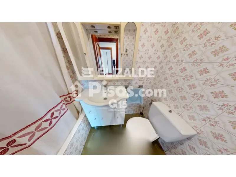 Vannitoad - Apartment with Balcony near Hernani Town Centre