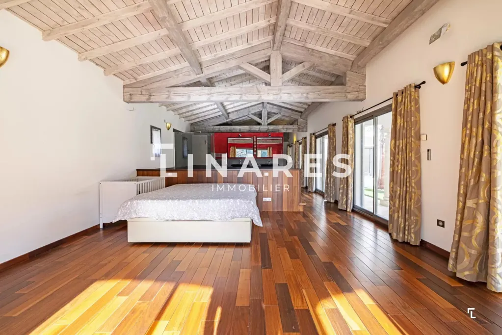 Magamistoad - Villa with Pool and 28,000 m² Park in Llinares