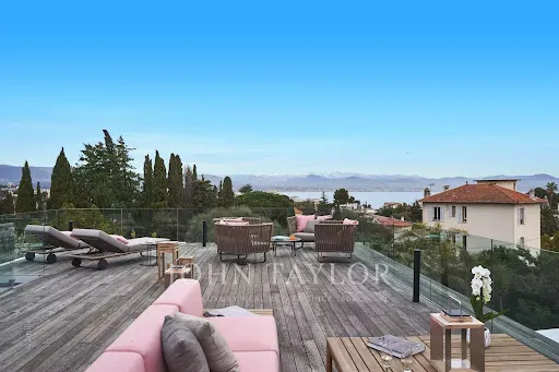 Terrasse - Villa Contemporaine avec Vue Panoramique à Antibes