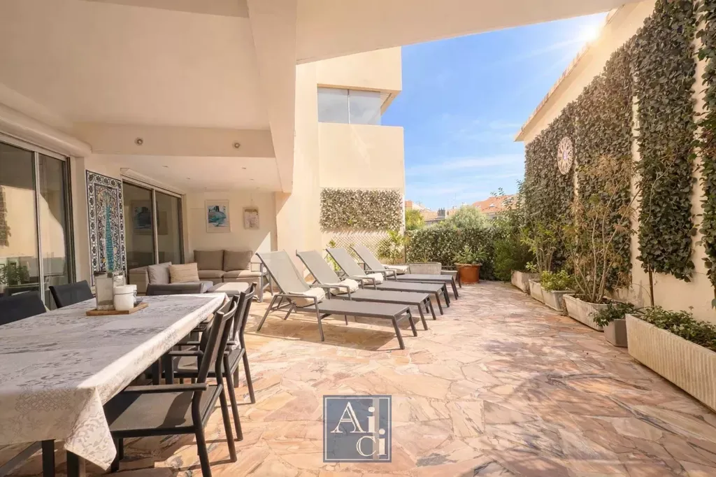 Terrass - Spacious 6-Piece Apartment in Cannes