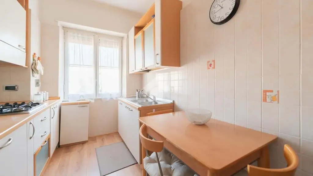 Cuisine - Apartment with Triple Exposure in Rome
