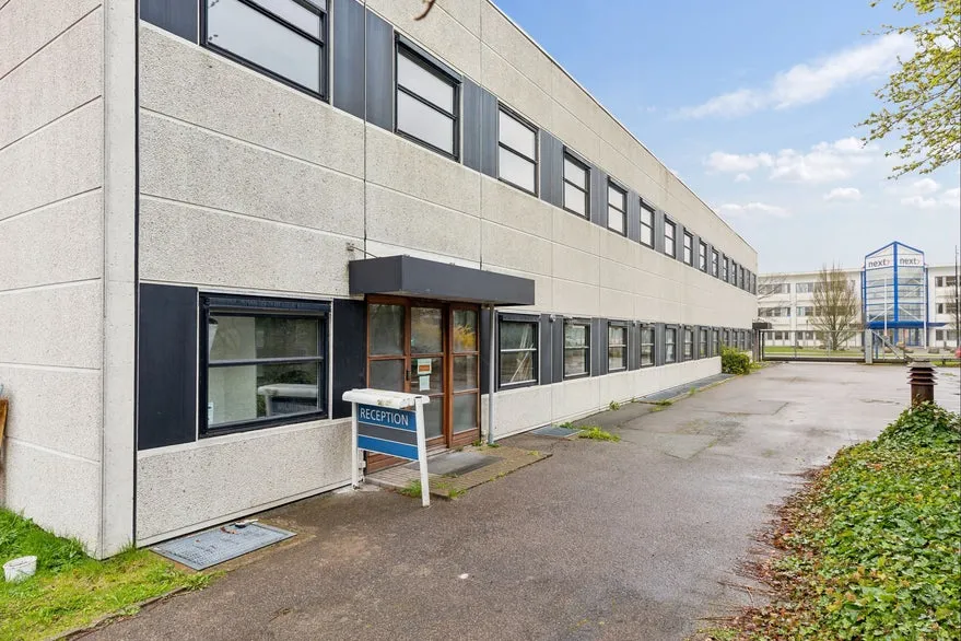 Extérieur - Office Space with Garden in Transport Hub