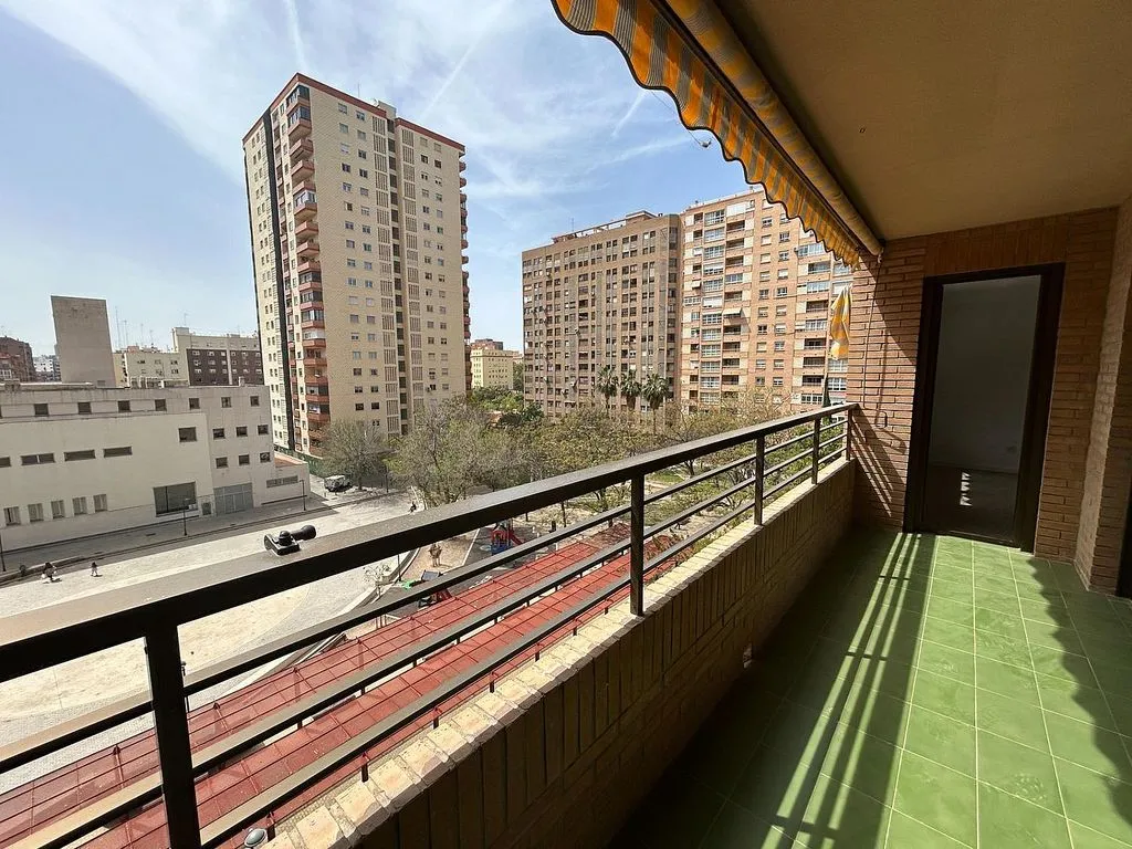 Rõdu - Flat with Terrace in Algirós