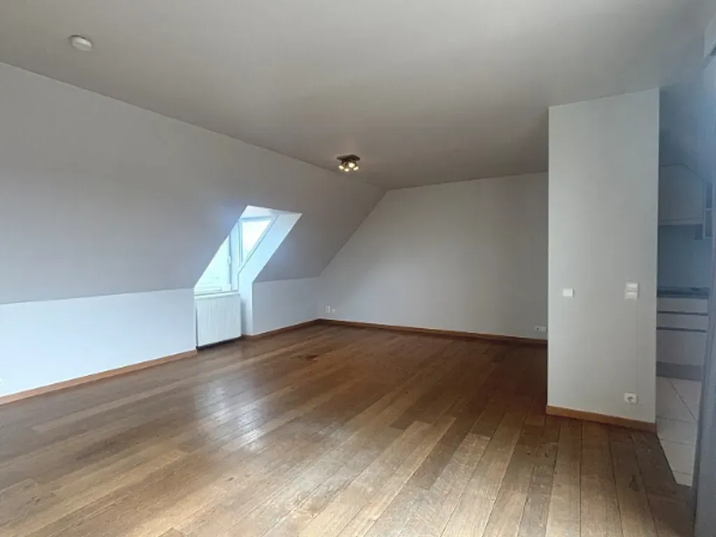 Toad - Penthouse with South-Facing Terrace in Roeselare