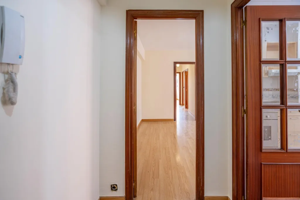 Esik - Spacious Apartment with Terraced Views in Delicias