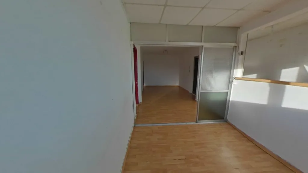 Pièces - Flat with Parquet Floors in Badalona