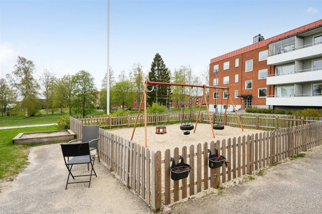 Aed - Light and Spacious Flat with Balcony in Murberget